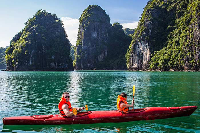 Top 10 things to see and do in Halong Bay