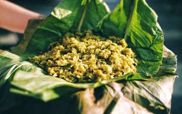 Com (Green Rice Flakes): Hanoi&rsquo;s Signature Scent in Every Bite
