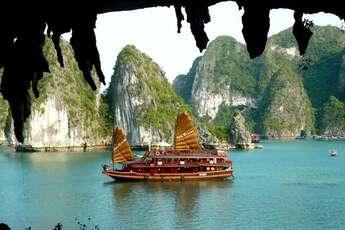 Advantages and disadvantages of visiting Halong Bay in December