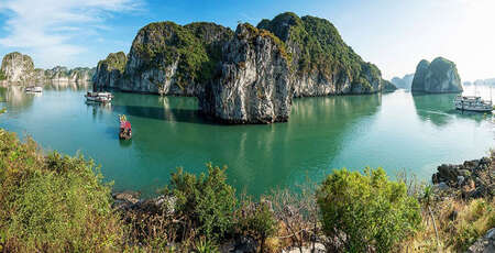 Enjoy the enchanting beauty of Bai Tu Long Bay