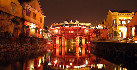 The Japanese covered bridge: a timeless symbol of the Hoi An old town