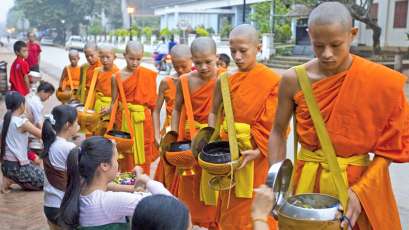 Discover A Tak Bak Morning Alms Giving Ceremony in Luang Prabang 