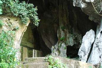 Trung Trang cave, a jewel of Cat Ba Island