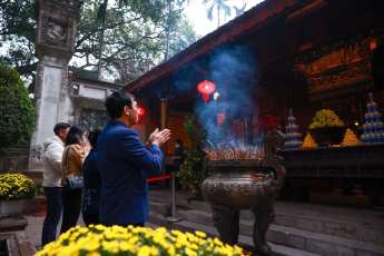 Vietnam Temple Etiquette: A Guide to Respectful and Comfortable Travel
