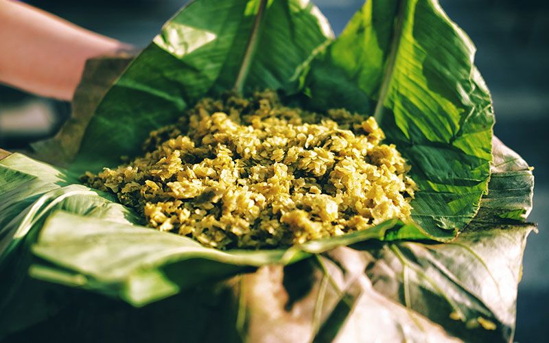 Com (Green Rice Flakes): Hanoi&rsquo;s Signature Scent in Every Bite