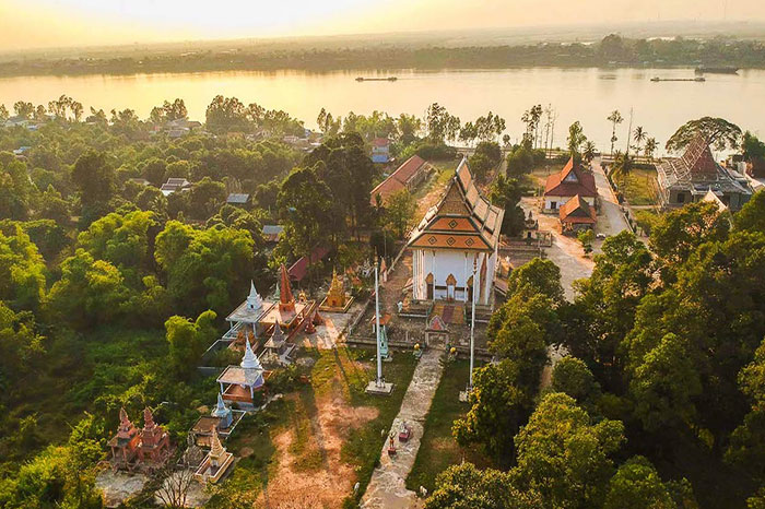 Travel along the water in Cambodia