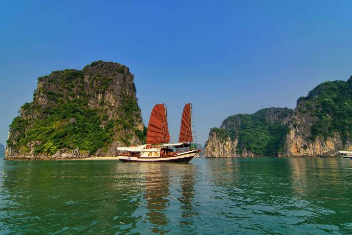 Halong Bay Private Cruise: List of Small Boats