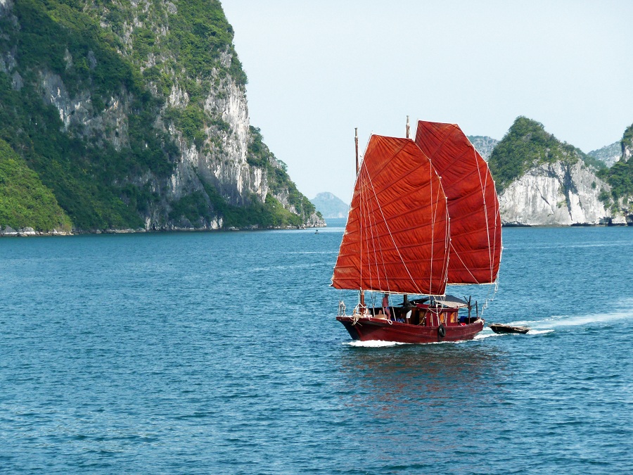 Halong Bay excursion in 1, 2 or 3 days, what can we see and do?
