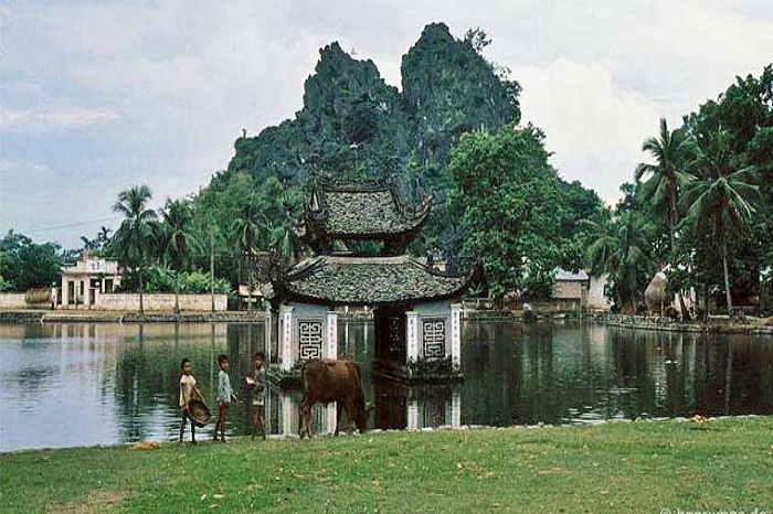 In the beautiful scenery of Thay Pagoda