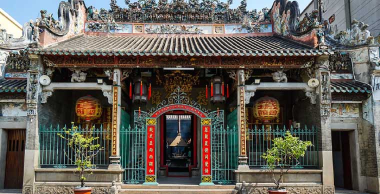 Ba Thien Hau Temple -  the oldest temple in Saigon