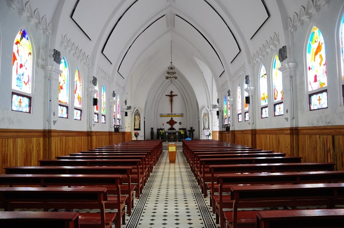 10 famous churches Vietnam, Phat Diem Cathedral, Notre-Dame Cathedral saigon, Saint-Nicolas Dalat Cathedral