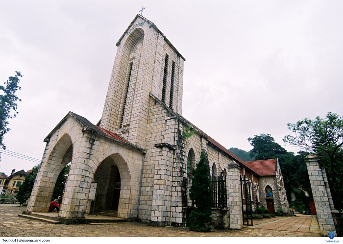 10 famous churches Vietnam, Phat Diem Cathedral, Notre-Dame Cathedral saigon, Saint-Nicolas Dalat Cathedral