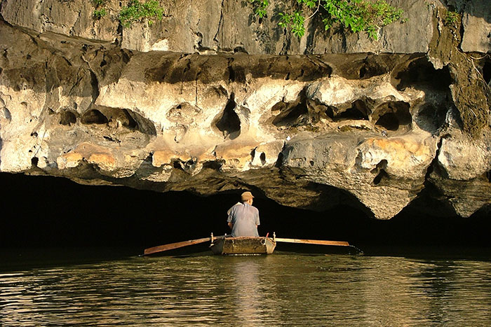 10 must sees in Ninh Binh boat ride