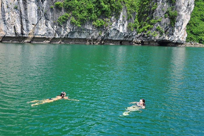 top 10 halong bay, 10 things to do halong bay, must see halong bay, swimming halong bay, sea halong bay