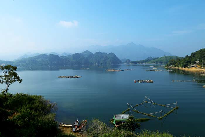 2 or 3 days in Mai Chau Hoa Binh lake