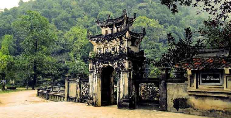 hoa-lu-imperial-city-what-to-do-in-ninh-binh