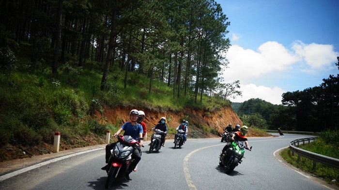 hanoi halong bay travel road go to halong bay from hanoi motorcycle motor adventure