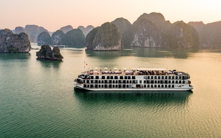vietnam luxury yatch, vietnam luxury junk, vietnam luxury boat, halong bay vietnam, phu quoc vietnam, nha trang vietnam, vietnam 5-star cruise,  top luxury yatch vietnam, indochina cruise halong