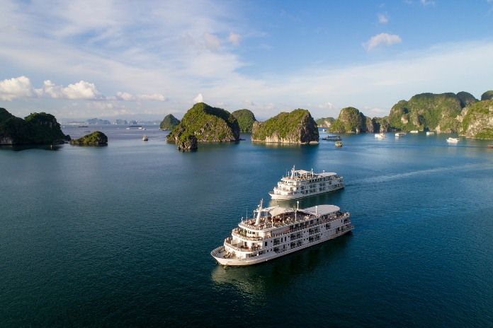 vietnam luxury yatch, vietnam luxury junk, vietnam luxury boat, halong bay vietnam, phu quoc vietnam, nha trang vietnam, vietnam 5-star cruise,  top luxury yatch vietnam, heritage cruise halong