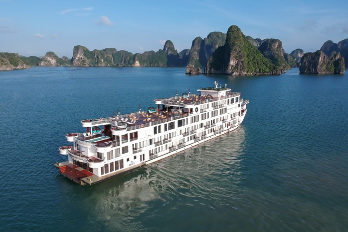 vietnam luxury yatch, vietnam luxury junk, vietnam luxury boat, halong bay vietnam, phu quoc vietnam, nha trang vietnam, vietnam 5-star cruise,  top luxury yatch vietnam, paradise cruise halong
