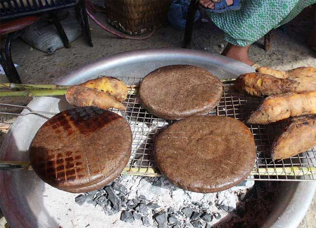 6-typical-foods-of-Ha-Giang - buckwheat-flower-cake 