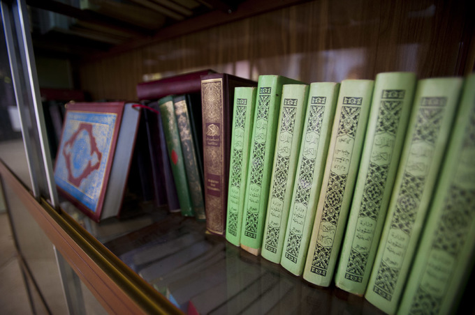 Al-Noor Masjid Mosque in Hanoi books