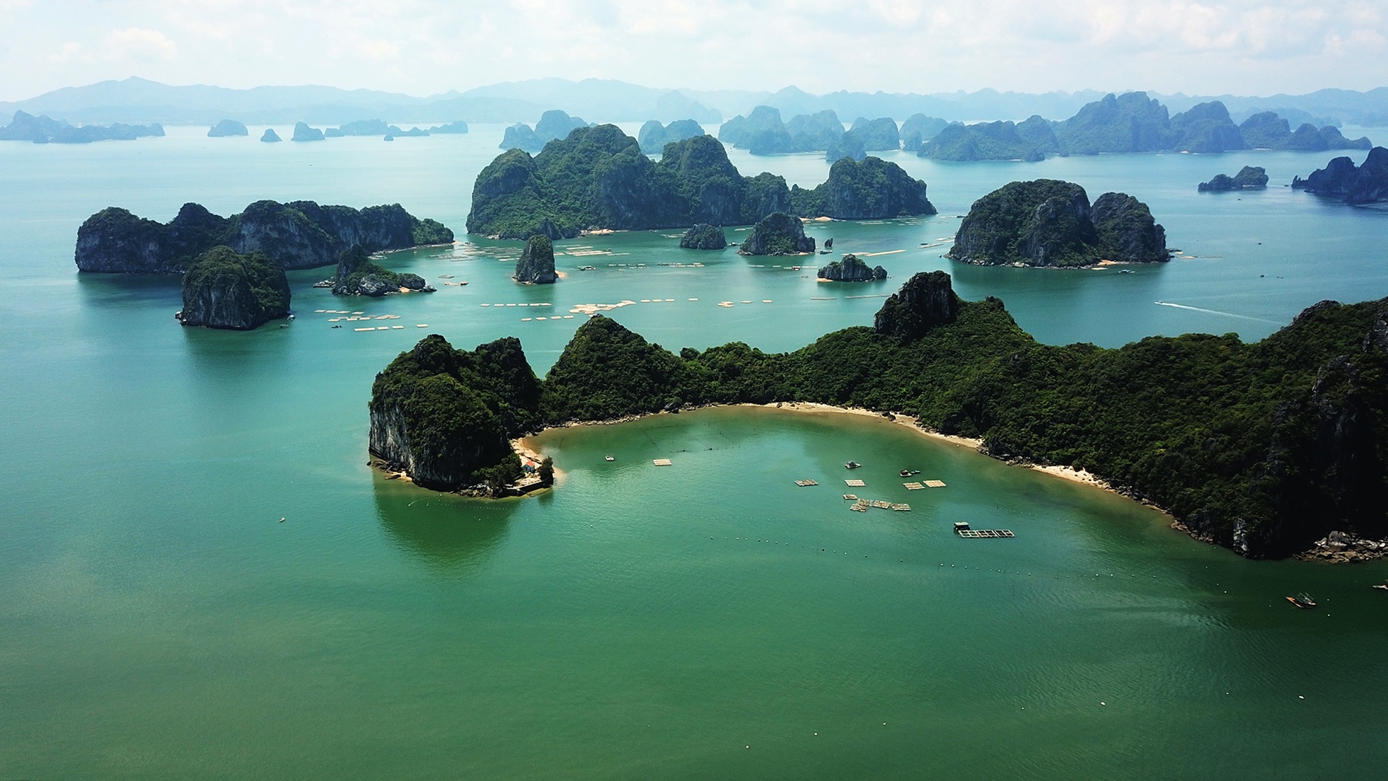 Bai Tu Long bay hon gai cousin halong