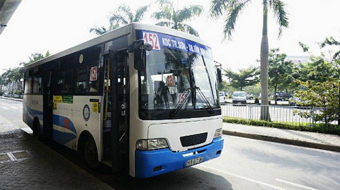 Bus to the airport in Saigon 152