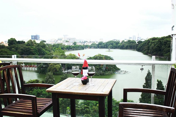 Christmas and New Year outing ideas in hanoi cafe with lake view