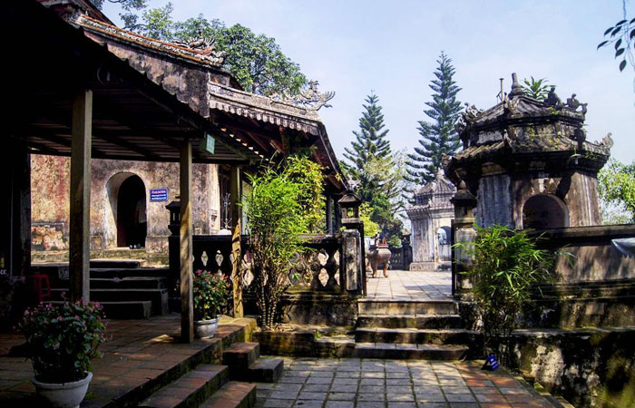 Day trip around Hue  the imperial city Ancient temple