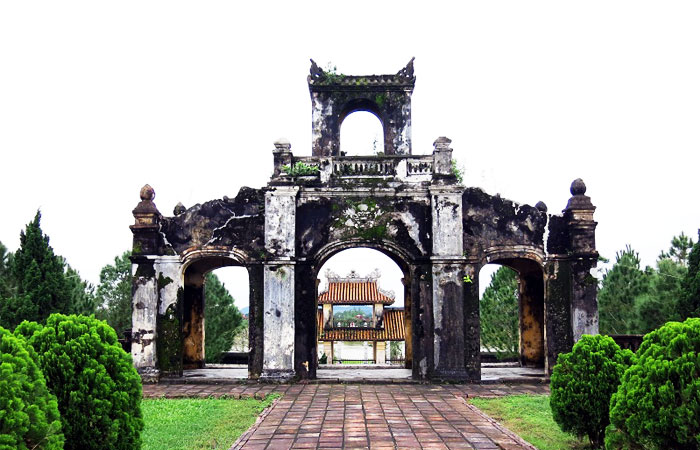 Day trip around Hue  the imperial city literature temple