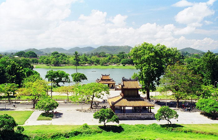 Day trip around Hue  the imperial city literature temple