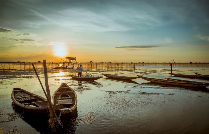 Day trip around Hue  the imperial city the sunset in the sea