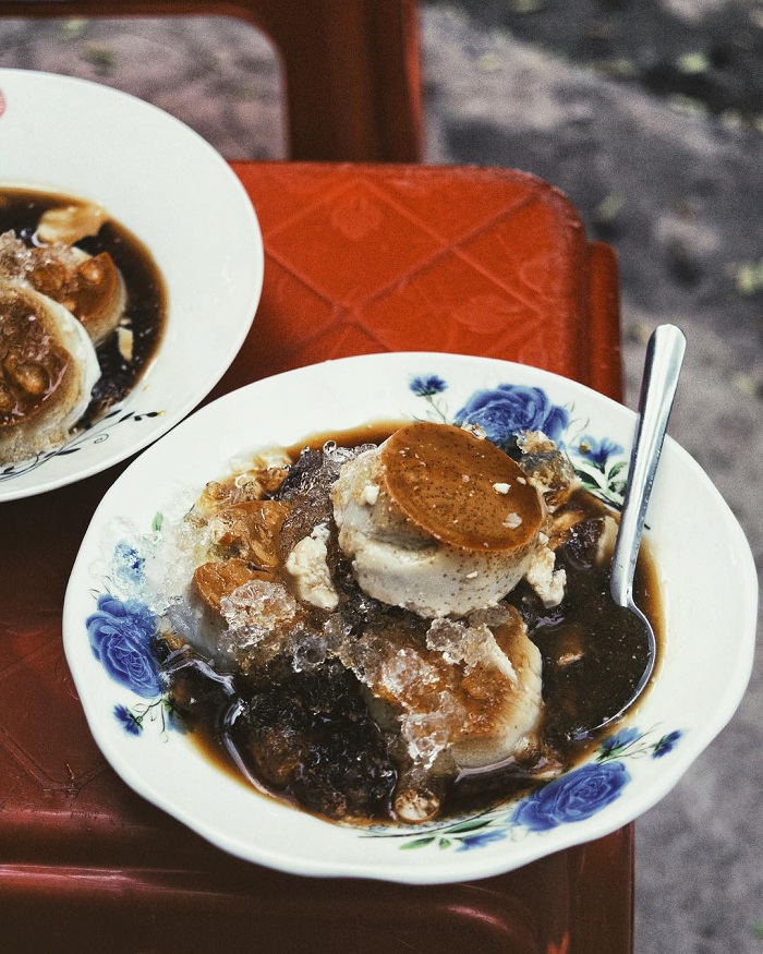 French souvenirs in Vietnamese cuisine banh flan