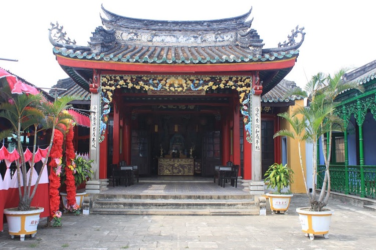 Ngu bang assembly hall in hoi an