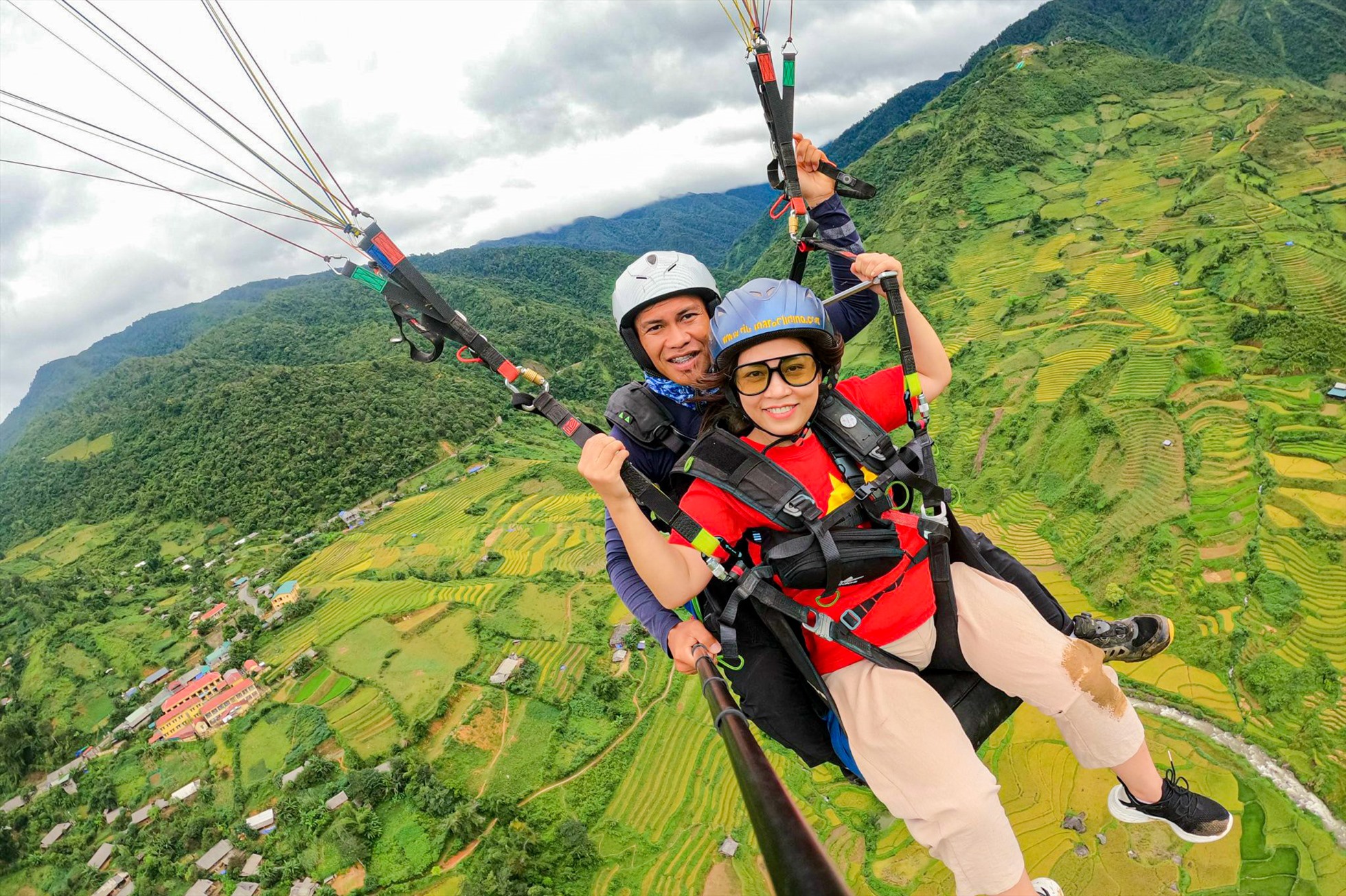 Paragliding at Khau Pha Pass