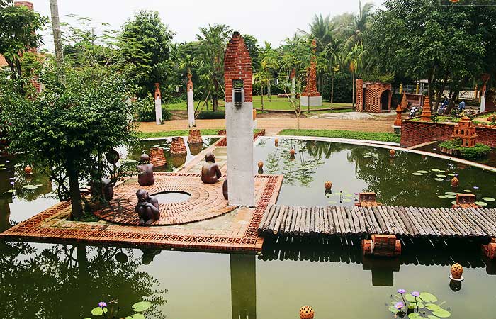 Terra Cotta Park Hoi An main yard