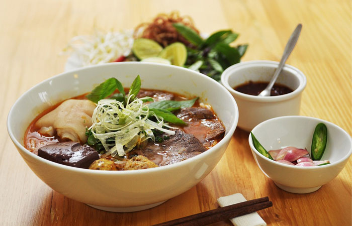 Vietnamese beef noodle how it is served jpg