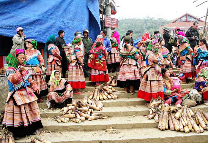 bac ha moutain market open air