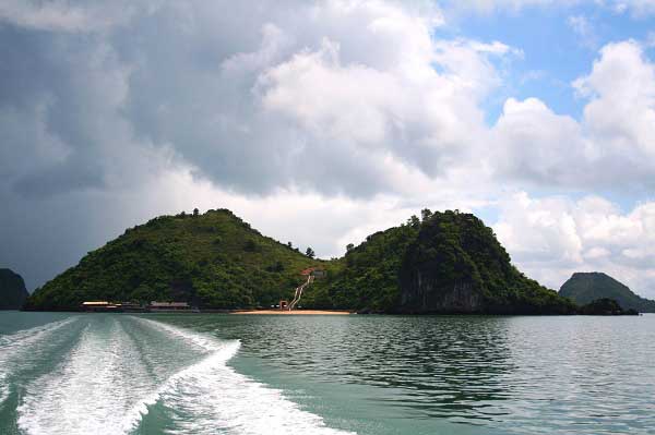 bai tu long bay ba mun island