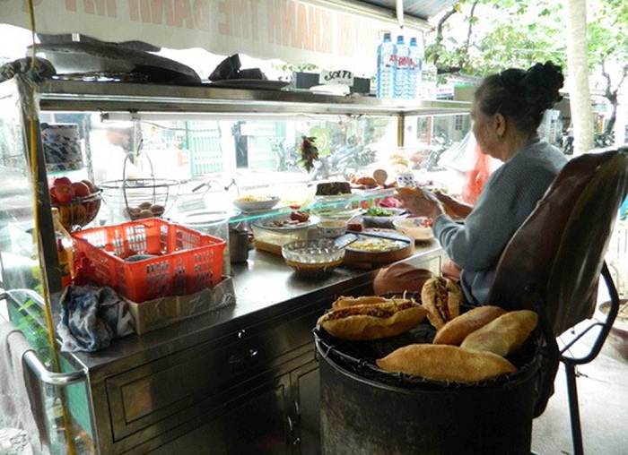 banh mi queen hoi an vietnamese sandwich