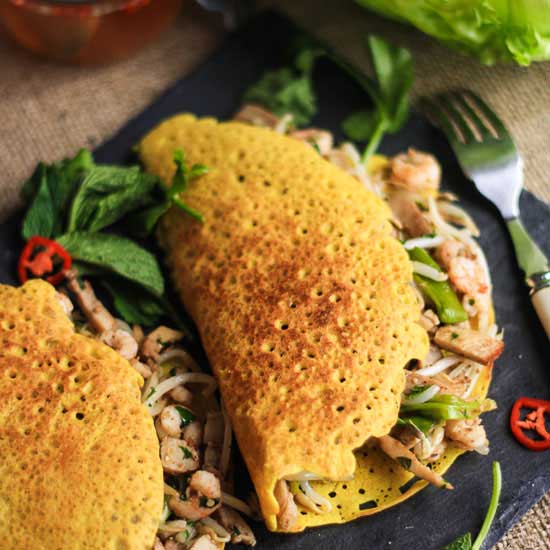 banh-xeo-sizzling-pancakes-must-try-food-in-vietnam