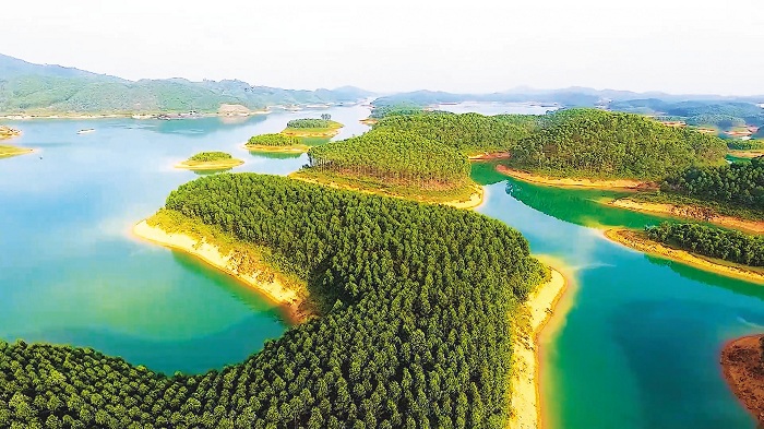 beautiful lakes Vietnam, lakes of Vietnam