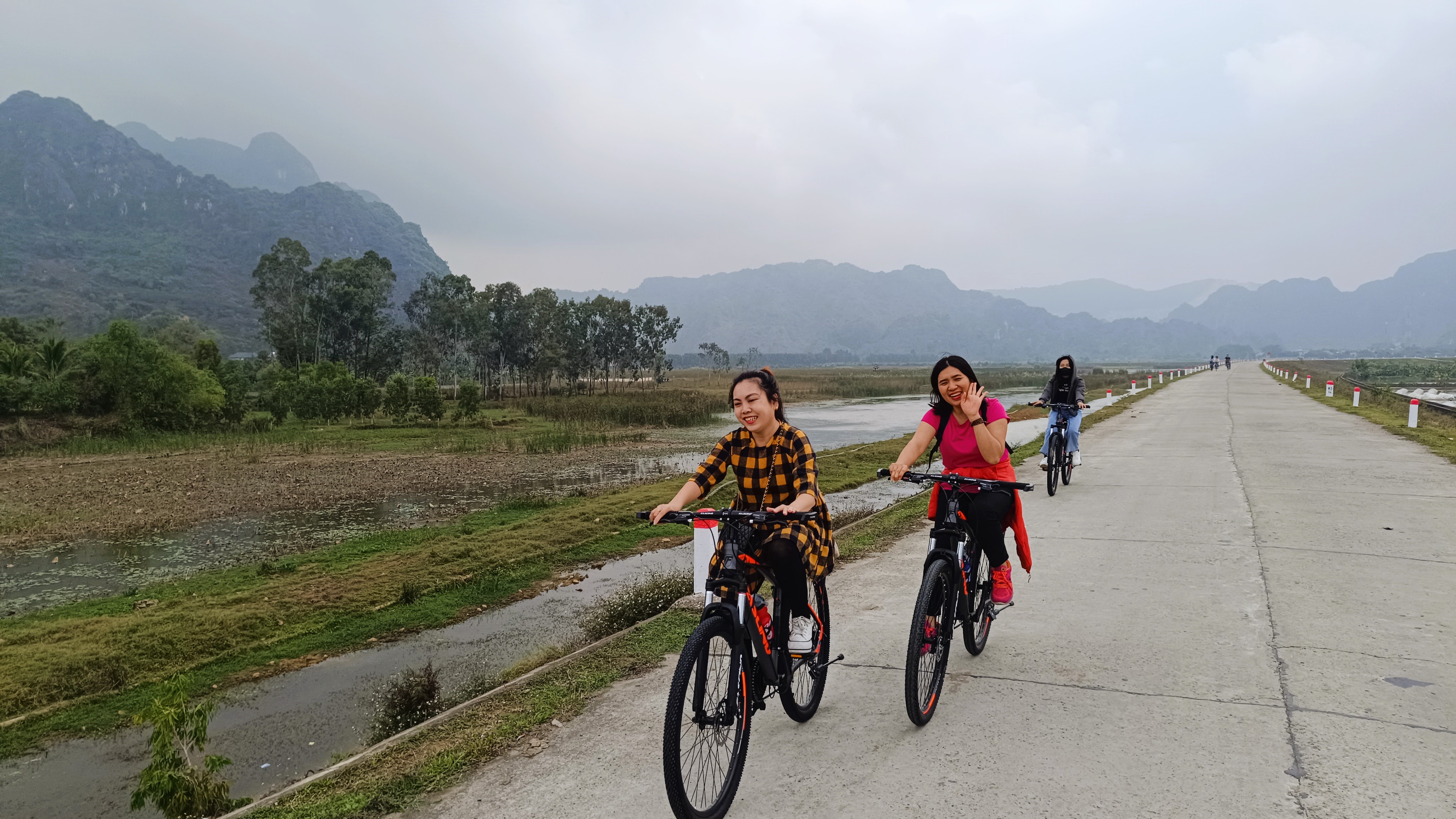 Van Long, Ninh Binh, Halong Bay land, Tam Coc, Bich Dong, Trang An, what to do in Van Long, Van Long Lagoon, Van Long Nature Reserve, how to get to Van Long, what things to do in Van Long, Delacour langurs, accommodation in Van Long, hotels in Van Long