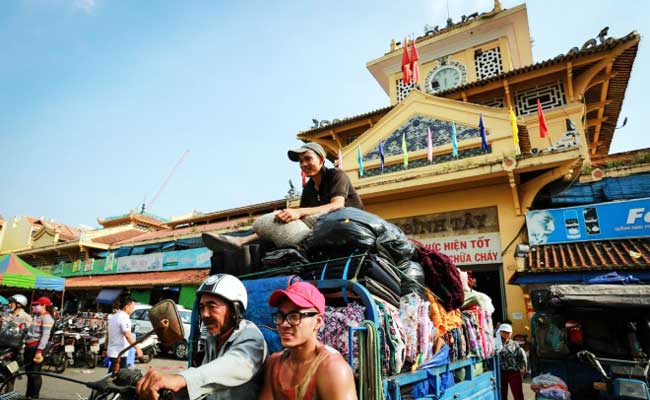 binh tay market ho chi minh entrance