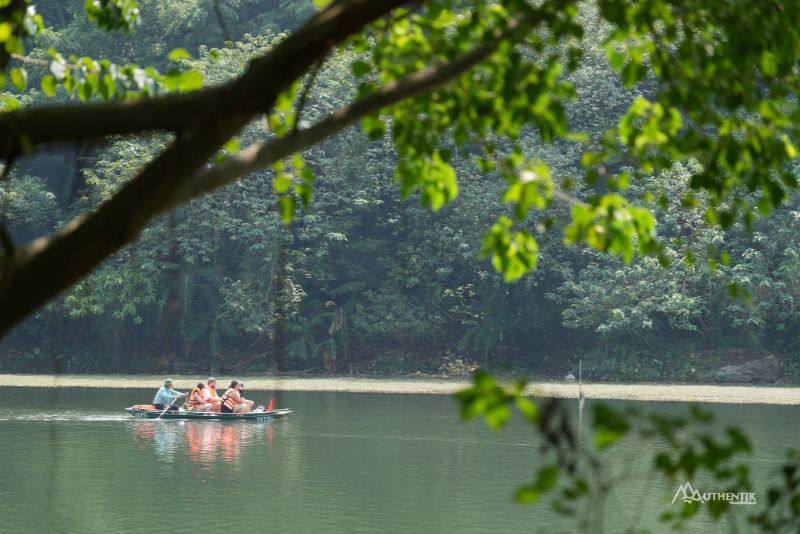 boat tour in trang an, ninh binh