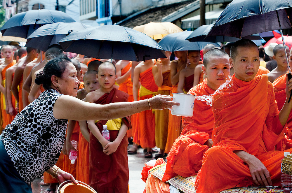 boun pi mai, laos new year