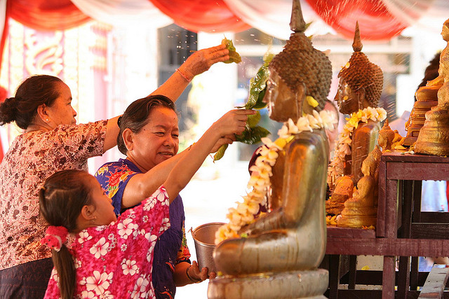 boun pi mai, laos new year