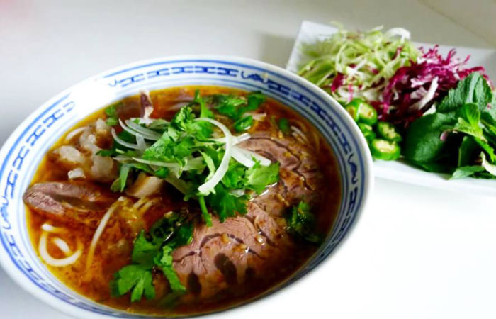 breakfast saigon bun bo hue