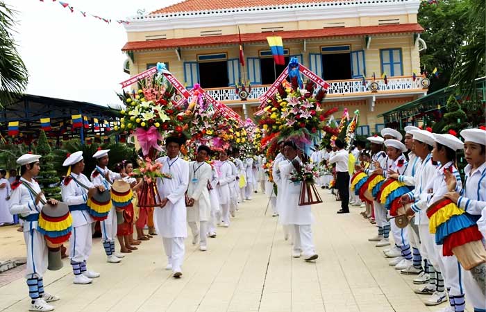 cao dai temple festival